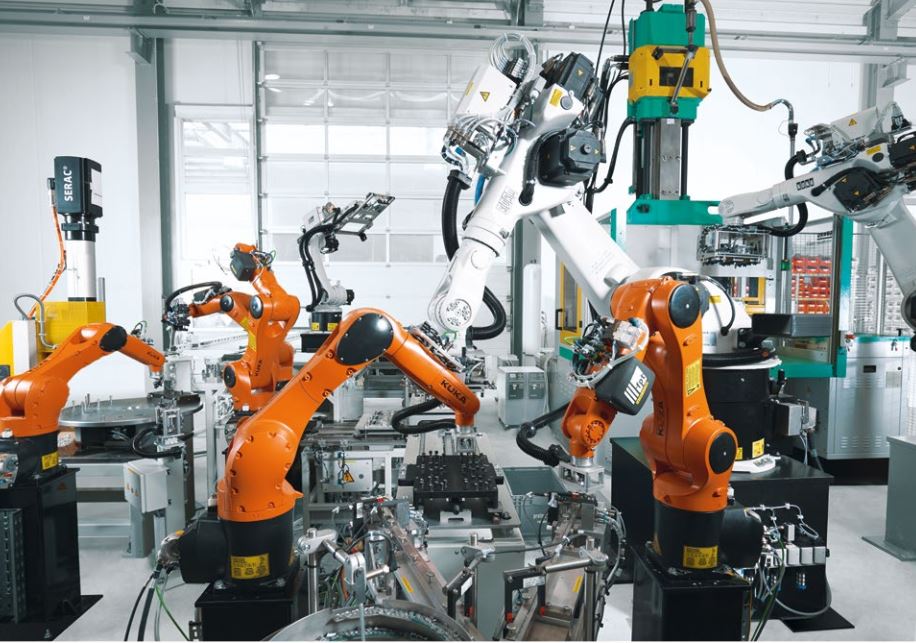 Những lợi ích khi sử dụng cánh tay robot công nghiệp trong dây chuyền sản xuất
